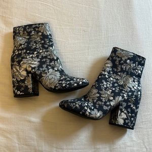 Size 7 Ankle Boots. Block Heel. Worn once.